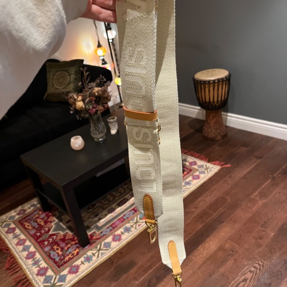 Louis Vuitton purse - Picture 4 of 10